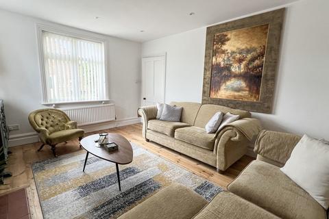 3 bedroom end of terrace house for sale, Woodcock Road, Warminster