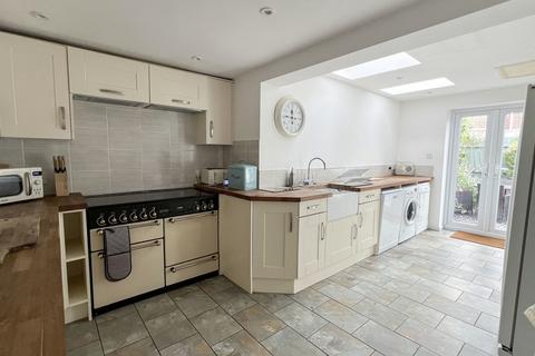 3 bedroom end of terrace house for sale, Woodcock Road, Warminster