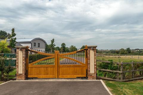 4 bedroom country house for sale, Ivy Farm Barns, Tebworth LU7