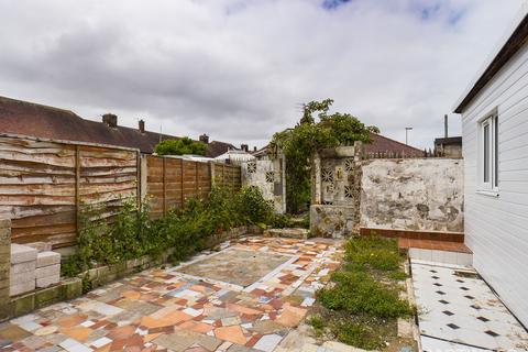 3 bedroom terraced house to rent, Seathwaite Avenue, Blackpool FY4