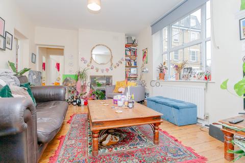 3 bedroom flat to rent, Cambridge Heath Road, London E2