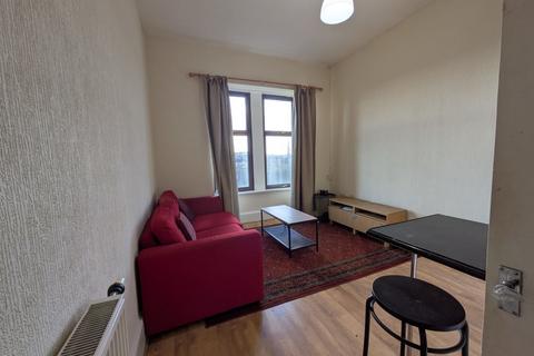 2 bedroom flat to rent, Raeberry Street, Kelvinbridge G20