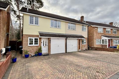 3 bedroom semi-detached house for sale, Blackbird Close, Creekmoor