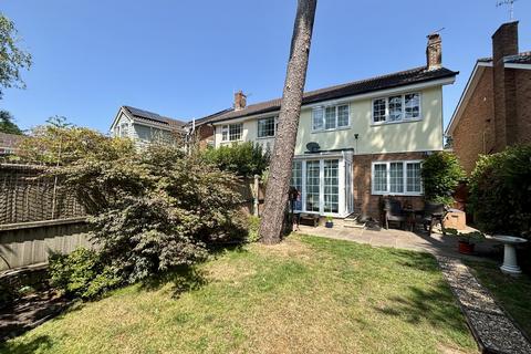 8 Blackbird Close, Creekmoor, Poole, BH17 7YA