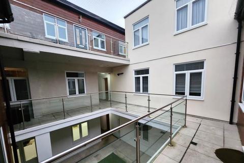 2 bedroom apartment to rent, Chertsey