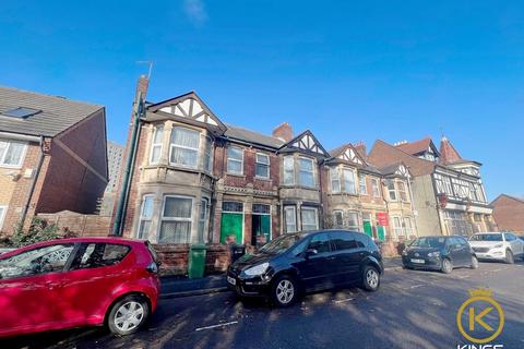 4 bedroom end of terrace house for sale, Somers Road, Southsea