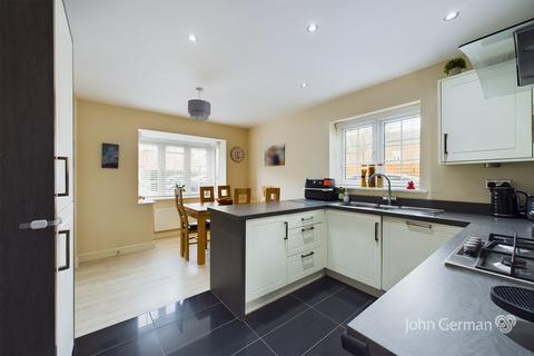 3 bedroom detached house for sale, Honeysuckle Avenue, Tutbury