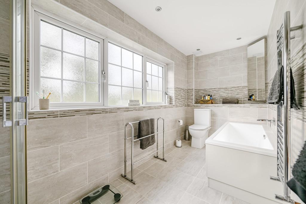 Guest En Suite 1