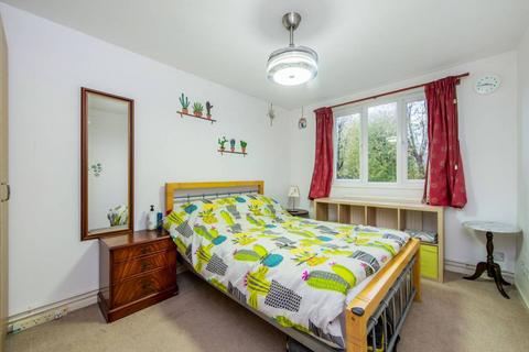 2 bedroom flat for sale, London E3