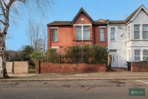 3 bedroom end of terrace house for sale, Cecil Road, London NW10