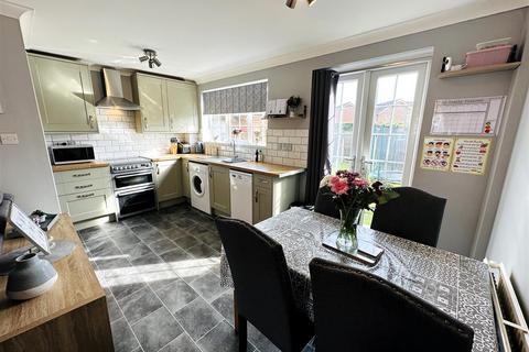 15 Acorn Close, Barlby, Selby, YO8 5UT
