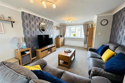 15 Acorn Close, Barlby, Selby, YO8 5UT