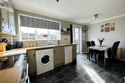 15 Acorn Close, Barlby, Selby, YO8 5UT