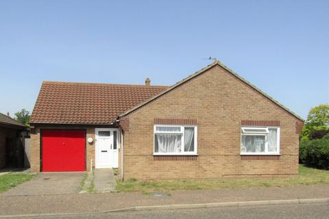 3 bedroom detached bungalow to rent, Bloomfield Avenue, Essex CO13