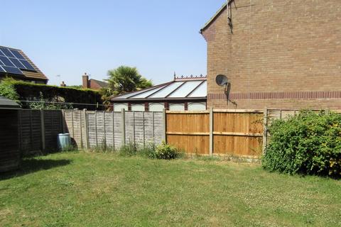 3 bedroom detached bungalow to rent, Bloomfield Avenue, Essex CO13