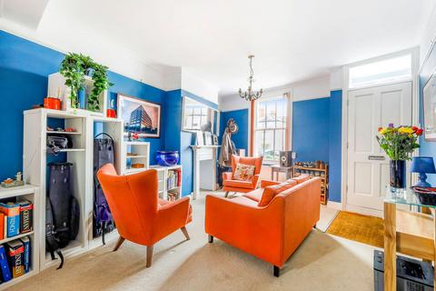 13 Maple Road, Surbiton, KT6 4AA
