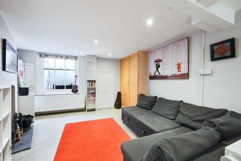 13 Maple Road, Surbiton, KT6 4AA