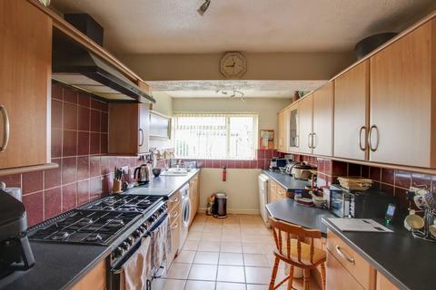 3 bedroom semi-detached house for sale, Gordon Close, St. Neots PE19