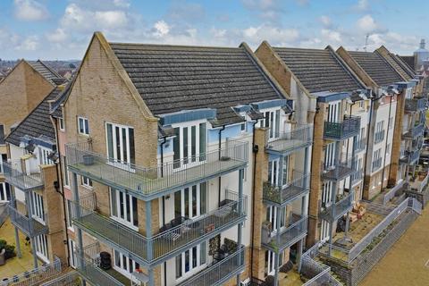 3 bedroom penthouse for sale, Wren Walk, St. Neots PE19