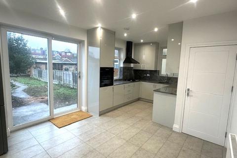 4 bedroom end of terrace house to rent, Hounslow TW3