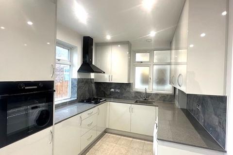 4 bedroom end of terrace house to rent, Hounslow TW3