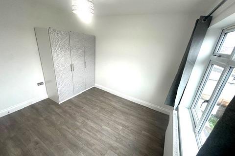 4 bedroom end of terrace house to rent, Hounslow TW3