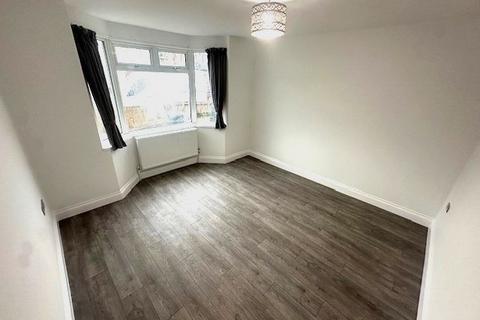 3 bedroom semi-detached house to rent, Hounslow TW3