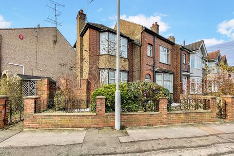 Hitchin Road, Luton, Bedfordshire, LU2 7SP