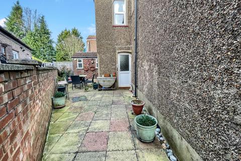 3 bedroom end of terrace house for sale, Hitchin Road, Luton, Bedfordshire, LU2 7SP