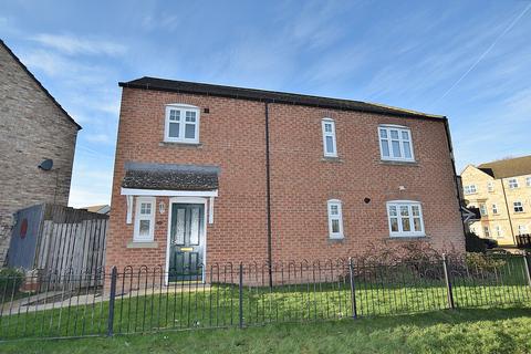 3 bedroom semi-detached house to rent, Horseshoe Close, Colburn