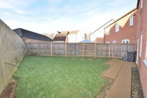 3 bedroom semi-detached house to rent, Horseshoe Close, Colburn