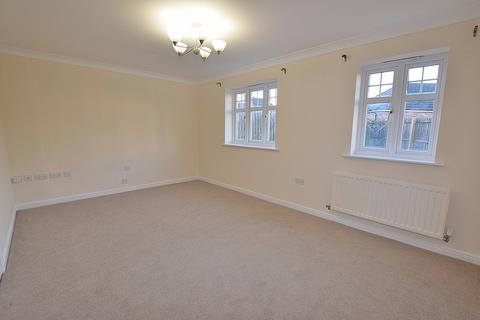 3 bedroom semi-detached house to rent, Horseshoe Close, Colburn