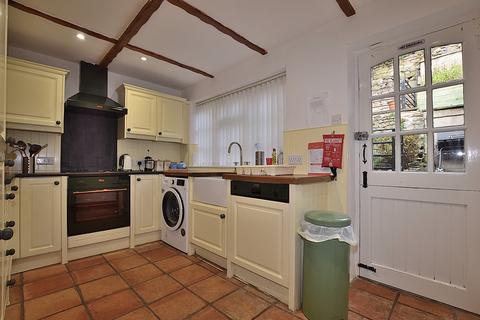 2 bedroom cottage to rent, The Green, Richmond