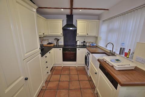 2 bedroom cottage to rent, The Green, Richmond