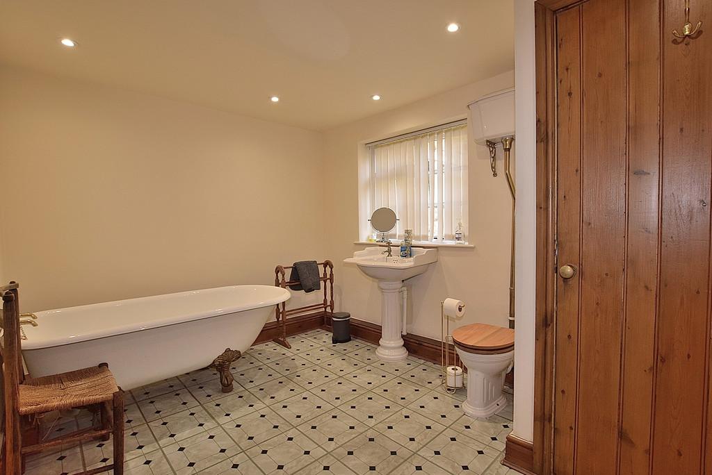 Bathroom 01