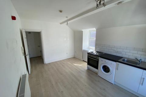 Studio to rent, New Parade, Worthing