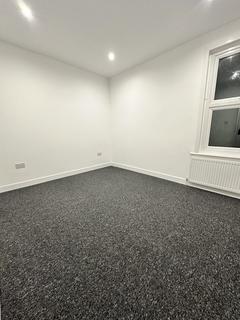 2 bedroom flat to rent, Ilford Lane, Ilford