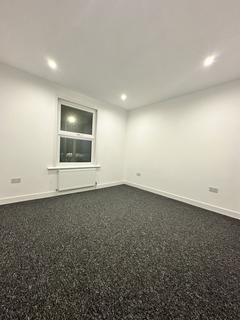 2 bedroom flat to rent, Ilford Lane, Ilford