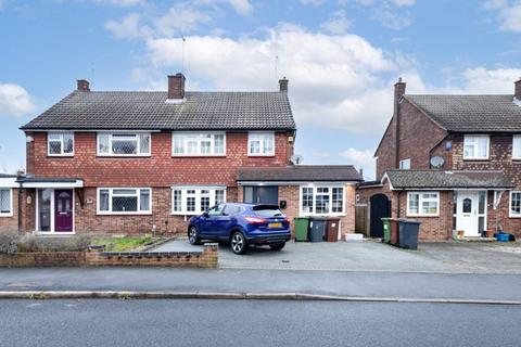 4 bedroom semi-detached house to rent, Cornfield Road, Bushey