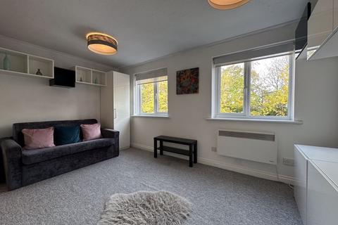 1 bedroom flat for sale, Raven Close, London