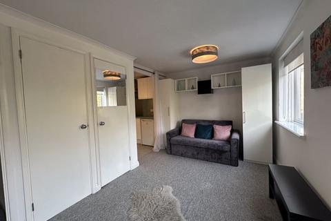 1 bedroom flat for sale, Raven Close, London