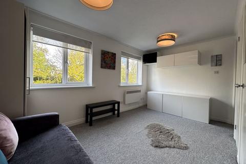 1 bedroom flat for sale, Raven Close, London