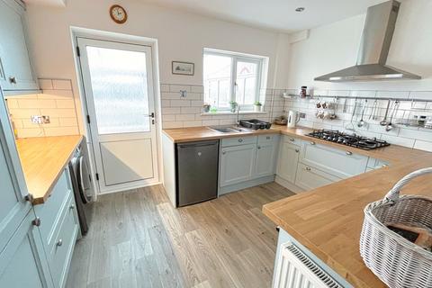 3 bedroom semi-detached house for sale, 10 Chapel Close, Cowbridge, The Vale of Glamorgan CF71 7HD