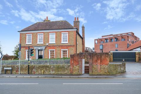 4 bedroom detached house for sale, Brighton Road, GU7