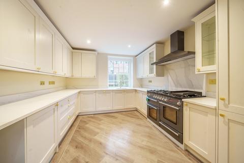 4 bedroom detached house for sale, Brighton Road, GU7