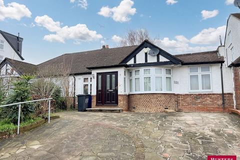 2 bedroom semi-detached bungalow to rent, Russell Lane, London