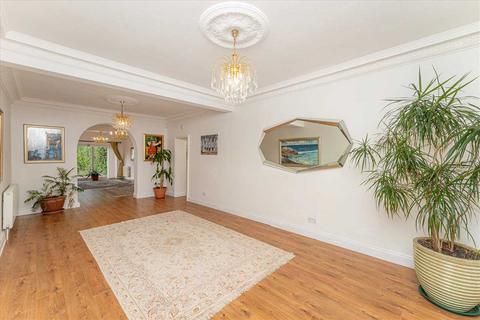 4 bedroom detached house to rent, Curtis Road, Hornchurch, Hornchurch