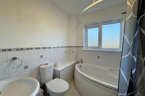 Flat 20, Park Wood Court Walsall Road, Four Oaks, Sutton Coldfield, B74 4QJ