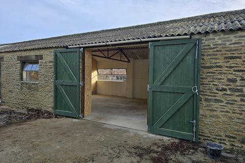 Storage to rent, Between CIRENCESTER and FAIRFORD