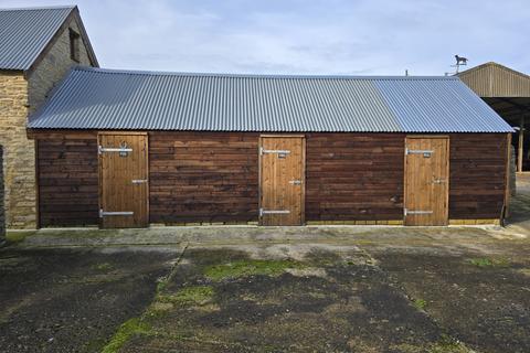 Storage to rent, Between CIRENCESTER and FAIRFORD